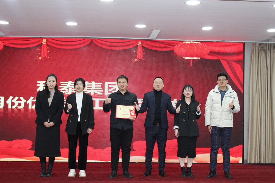 1月份月度優(yōu)秀團(tuán)隊 與總裁合影留念